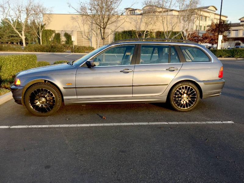 Illustration for article titled At $5,200, Could This 2001 BMW 325Xi Have Any Miles Left In It?